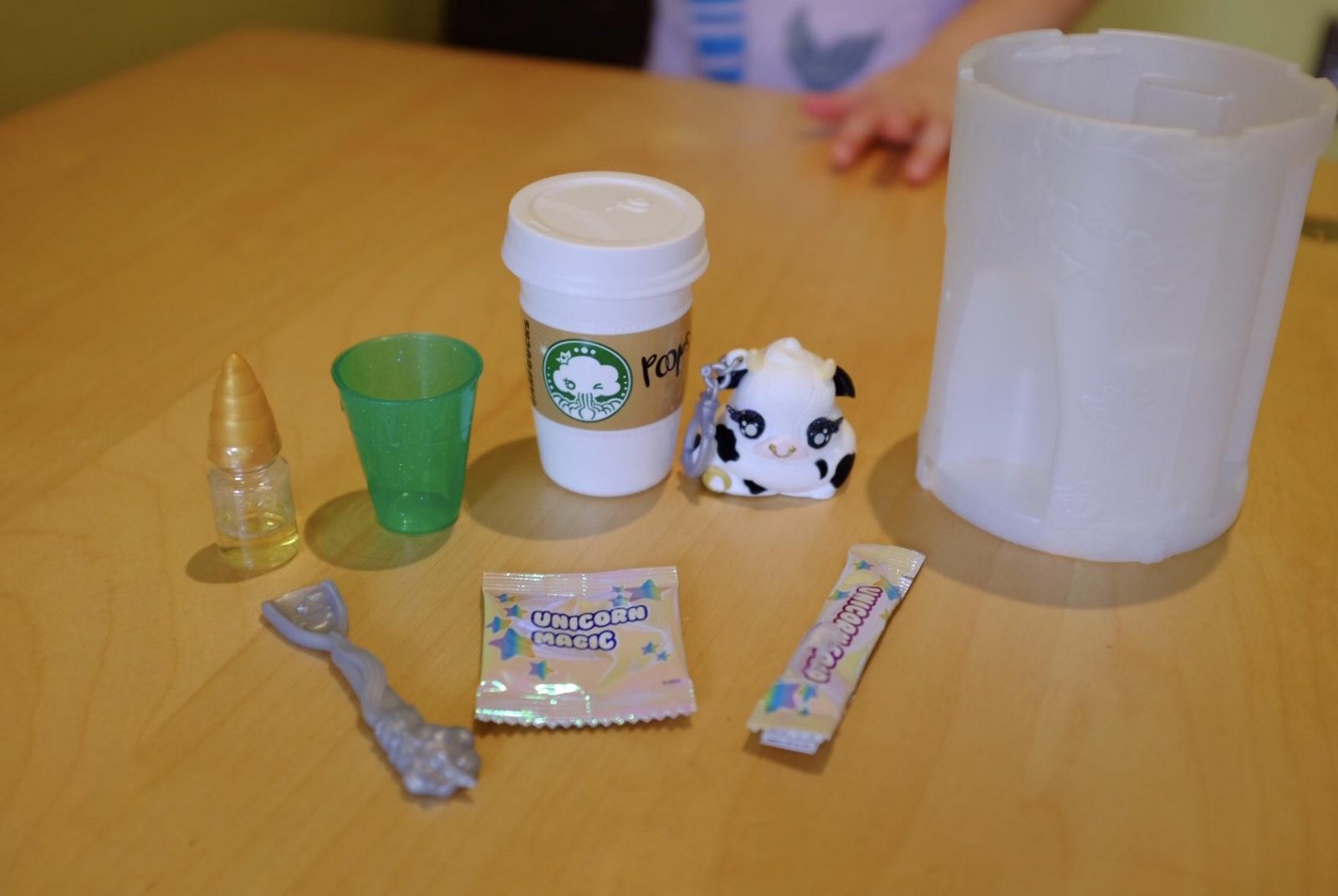 contents of blind bags from Poopsie Slime Surprise
