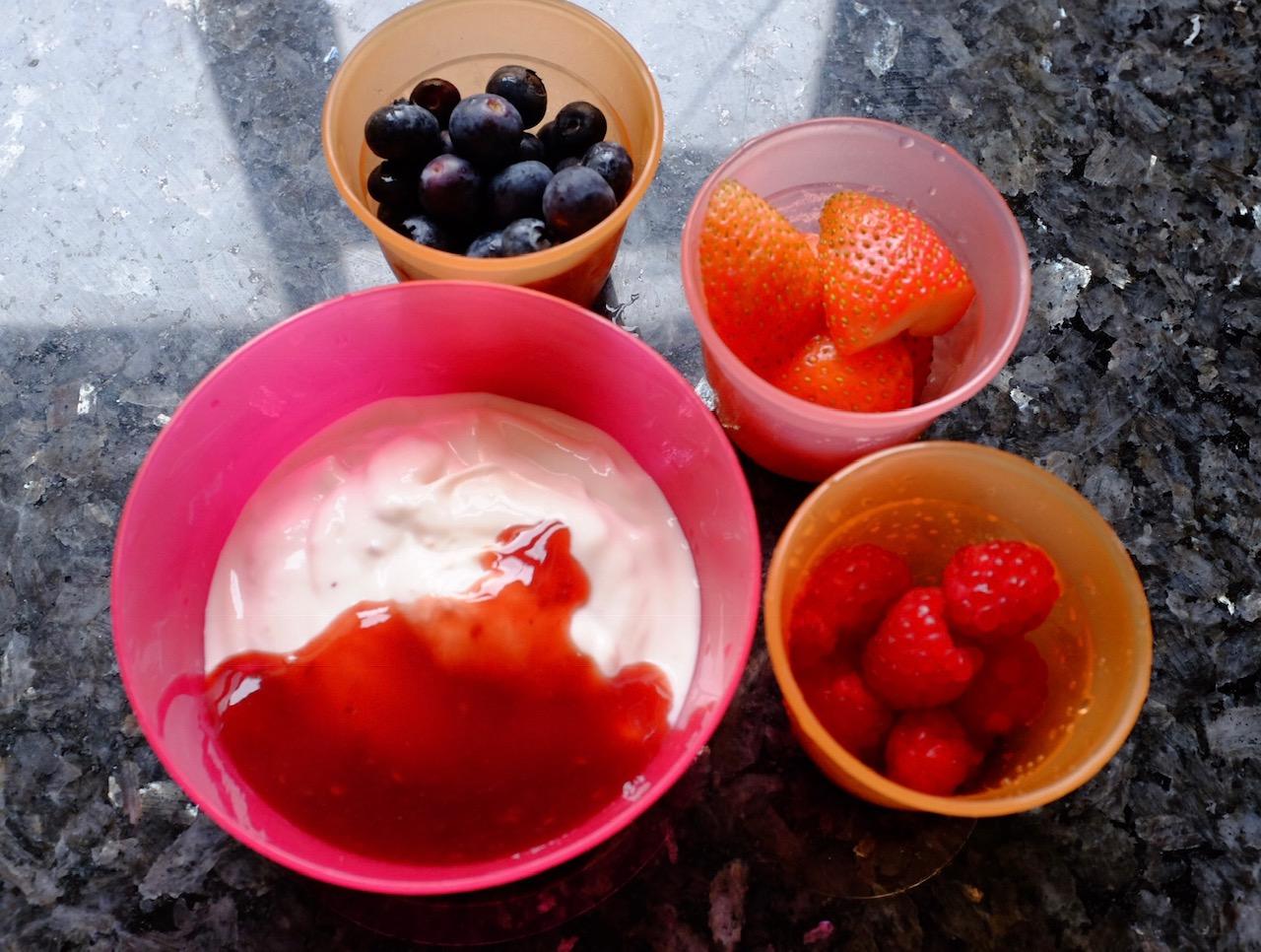 kids eat more healthily - fruit and yoghurt