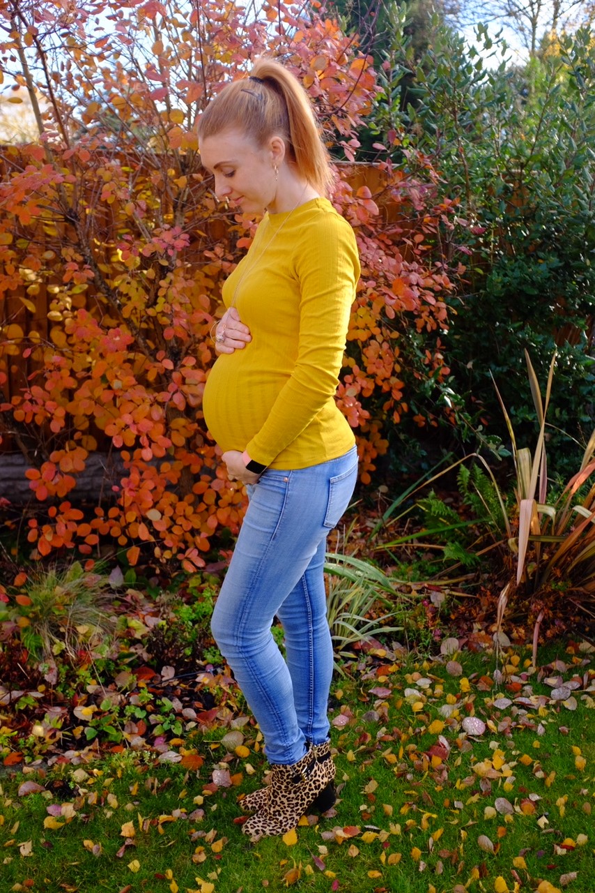girl in h&m maternity jeans