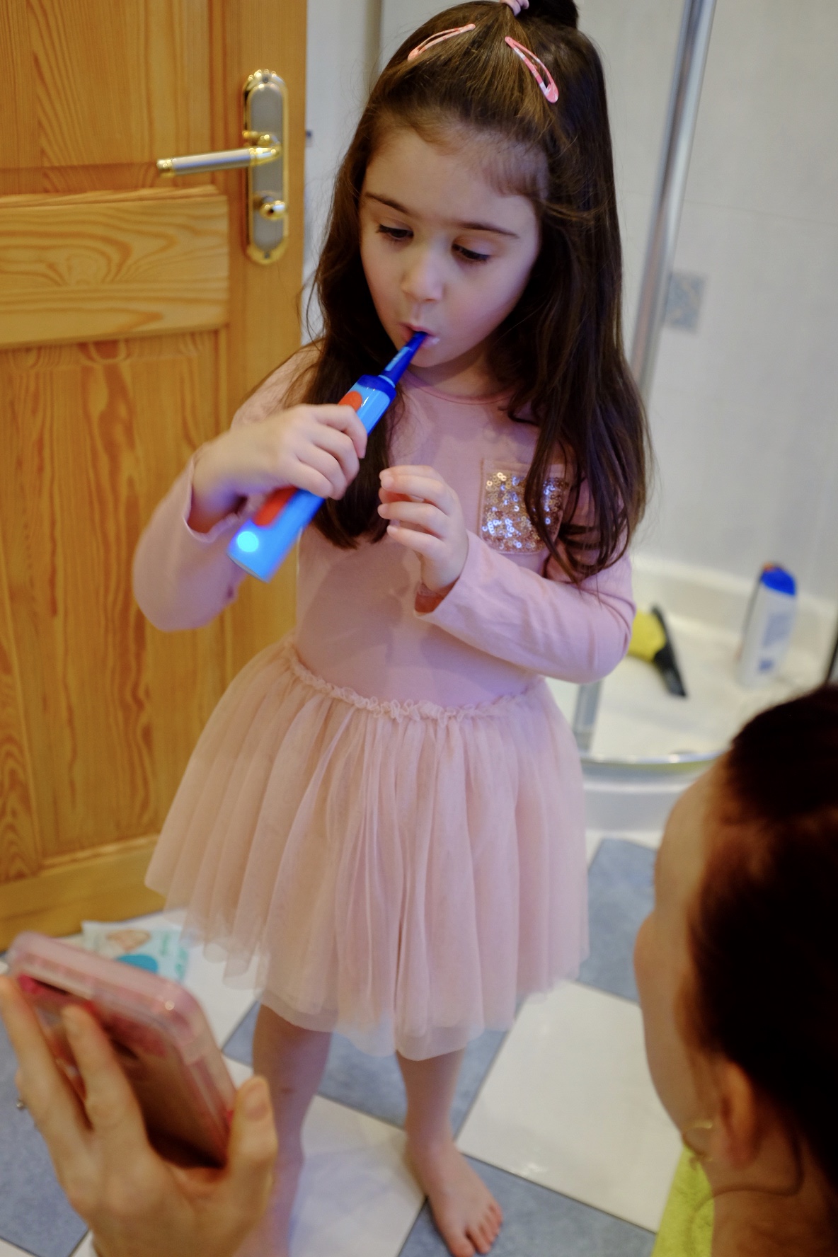 girl brushing her teeth with Playbrush