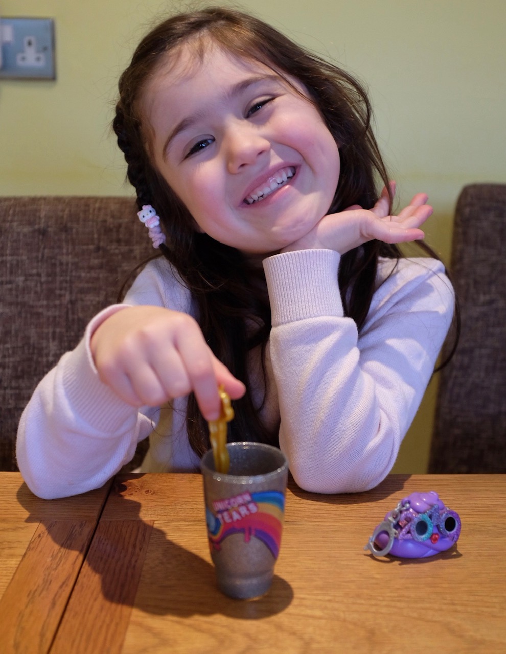 girl mixing up poopsie slime from the Pooey Puitton