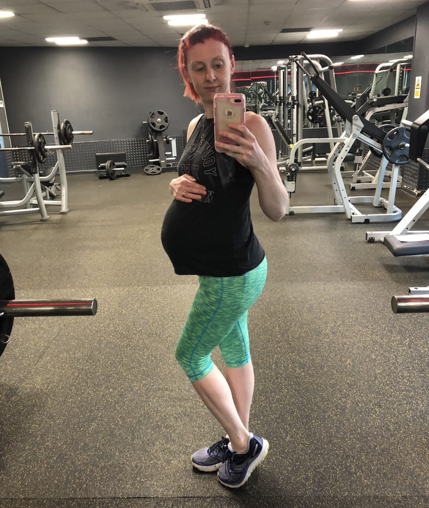 38 weeks pregnant girl in the gym