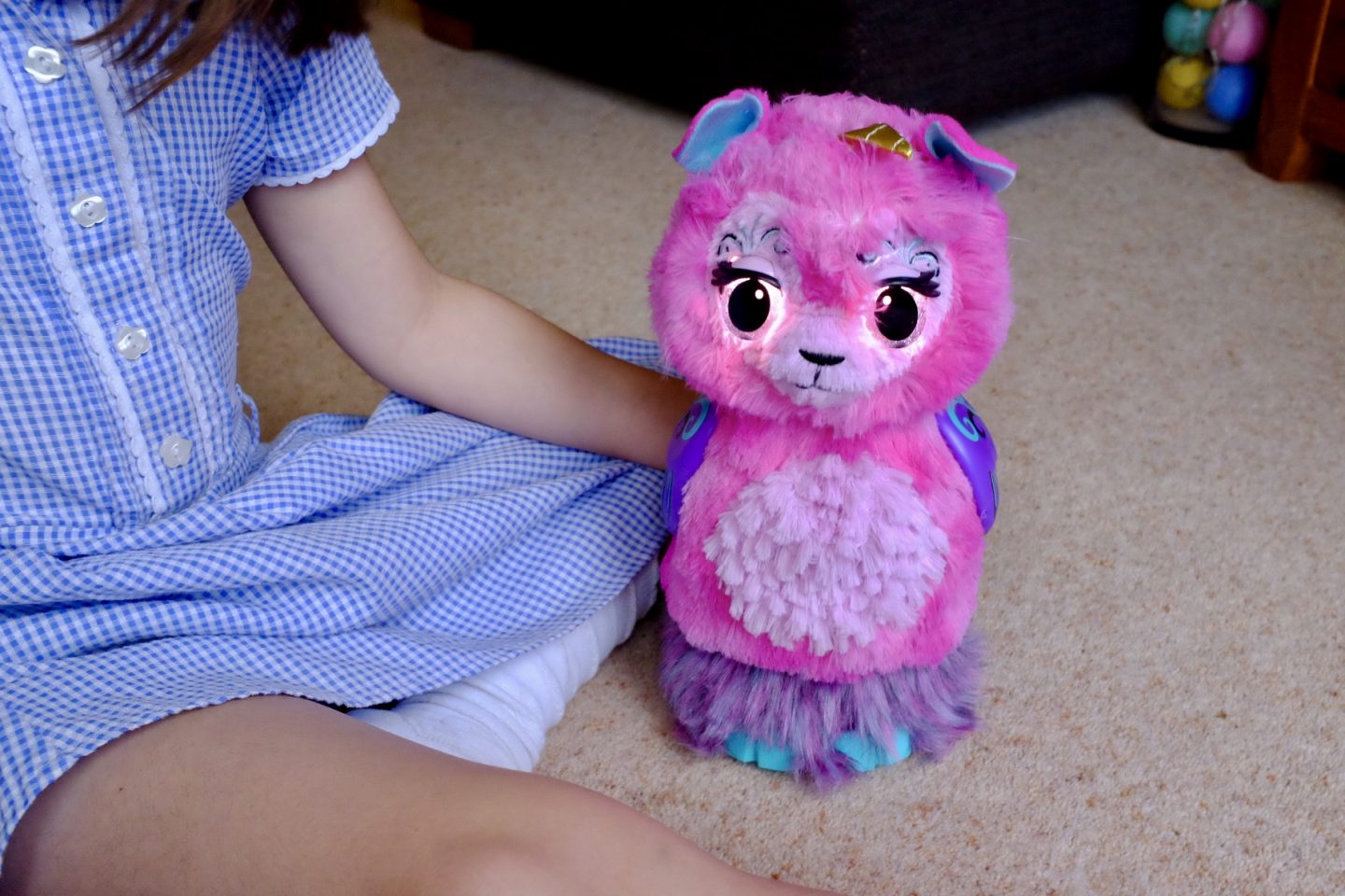 Hatchimals WOW - REVIEW - A Llalacorn Whose Neck really GROWS Tall