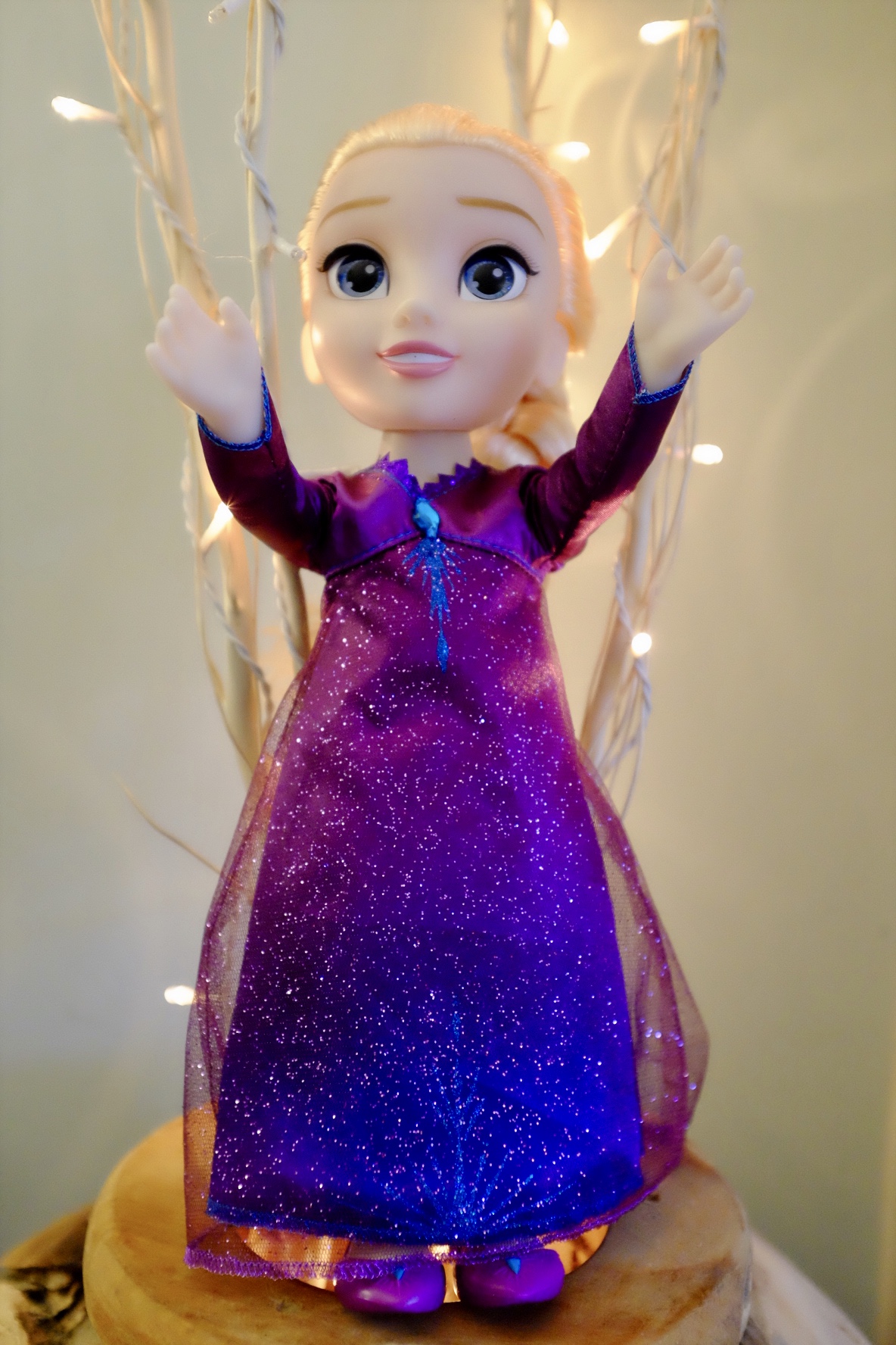 Elsa singing doll