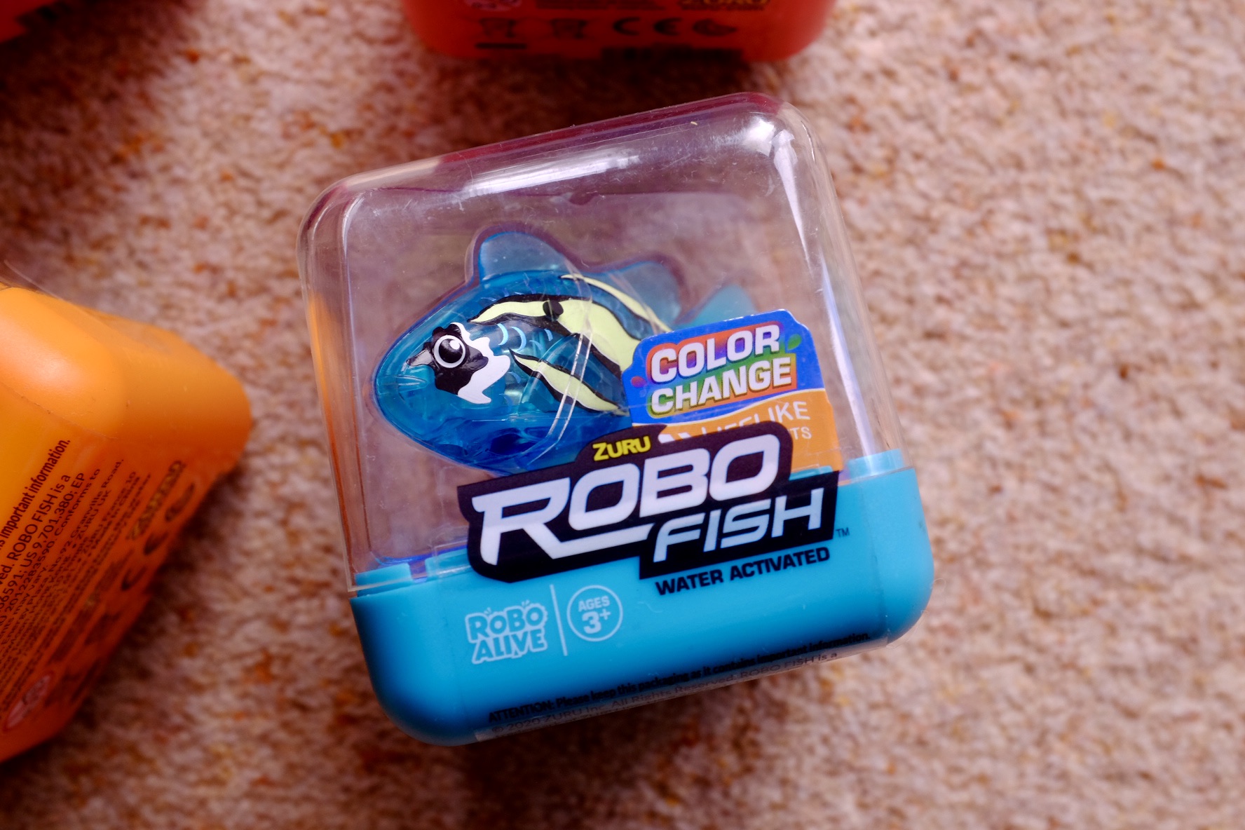 Zuru Robo Alive Robo Fish Changes Color Robotic Swimming Fish