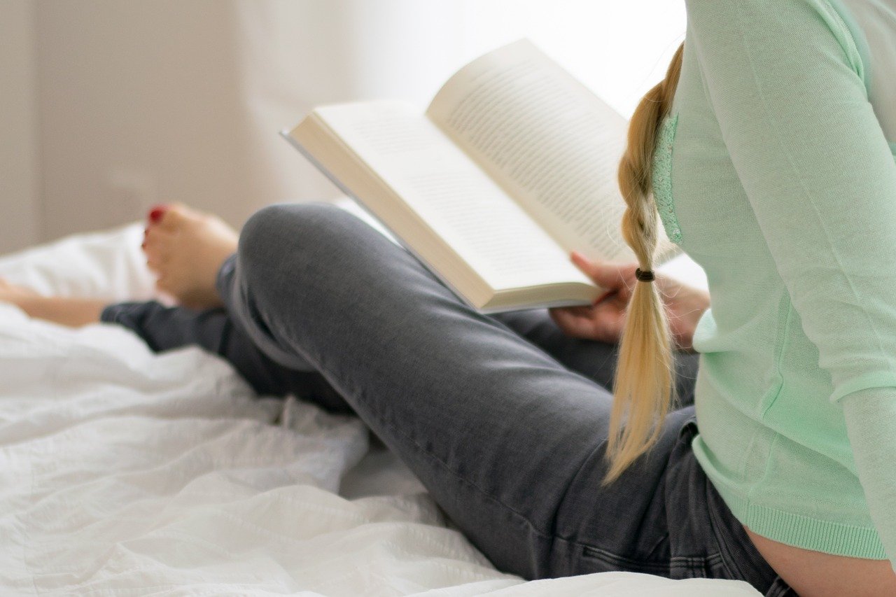Here’s Why You Should Read a Book Before Bedtime