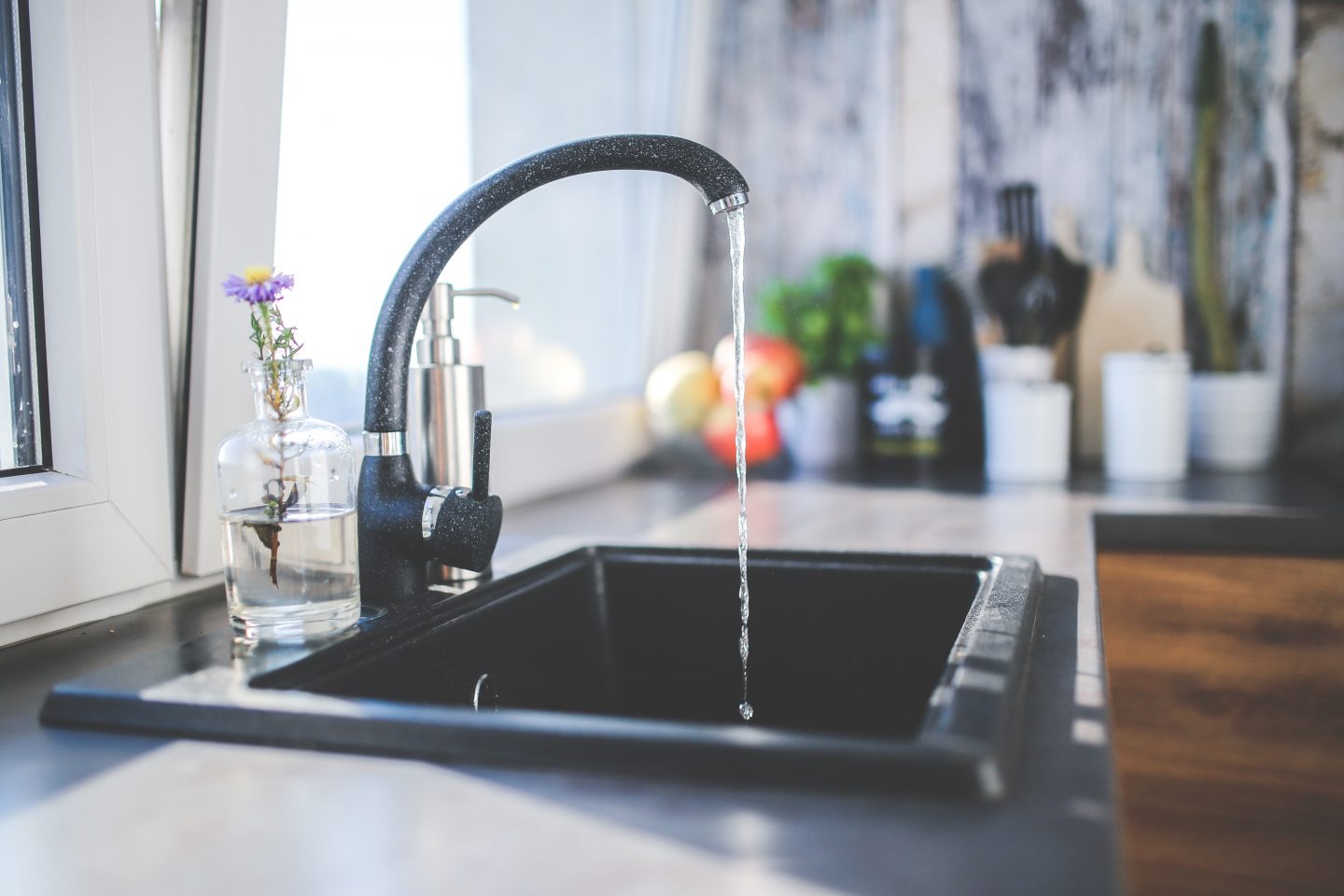 3 Natural Ways to Clean and Disinfect your Kitchen Sink