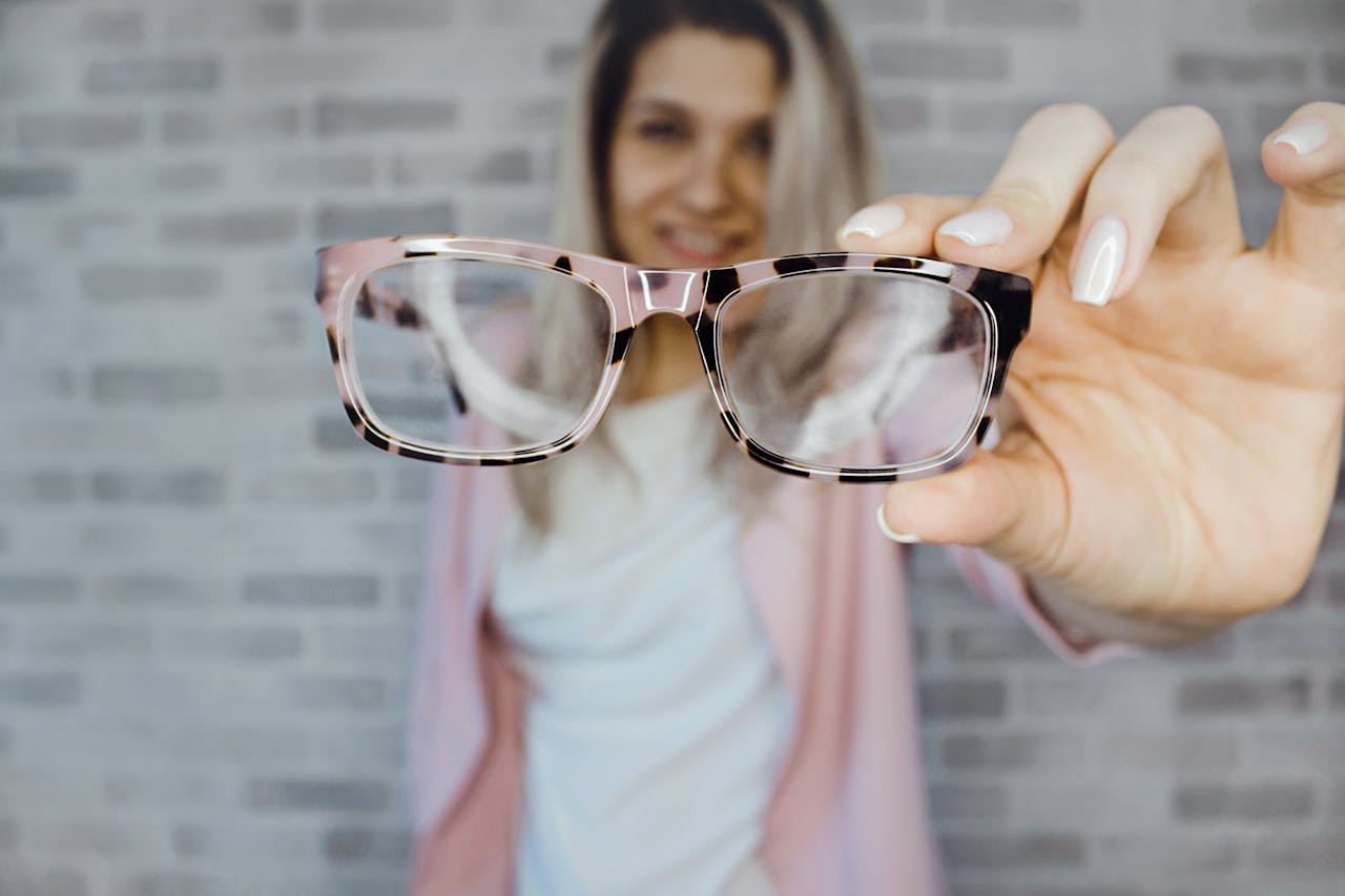 How to Choose Glasses for Your Face Shape When Shopping Online: A Complete Guide
