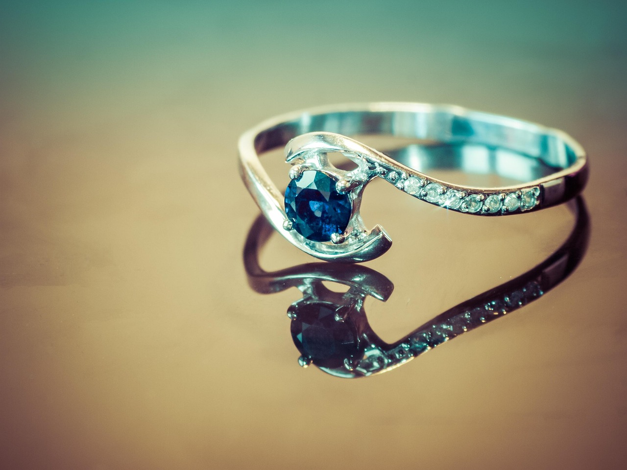 What Most Buyers Overlook When Choosing a Sapphire Engagement Ring