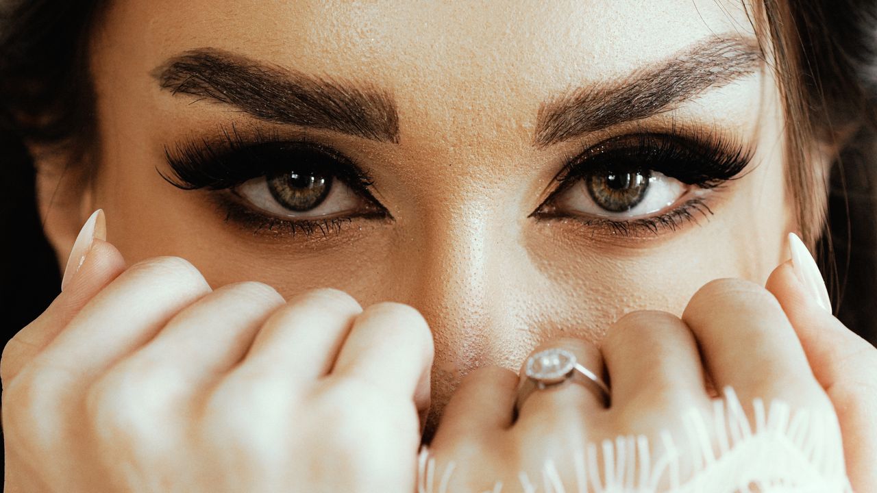 What Makes Endoscopic Brow Lift Different From Traditional Techniques